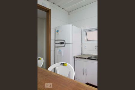 Cozinha (Geladeira) de apartamento para alugar com 2 quartos, 43m² em Aclimação, São Paulo