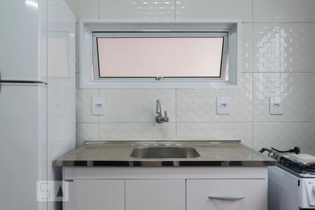 Cozinha (Torneira) de apartamento para alugar com 2 quartos, 43m² em Aclimação, São Paulo