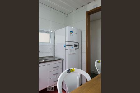 Cozinha (Geladeira) de apartamento para alugar com 2 quartos, 43m² em Aclimação, São Paulo