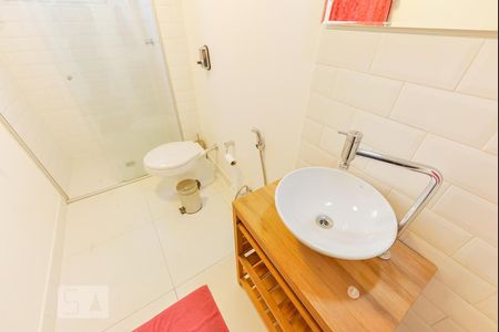 Banheiro de apartamento para alugar com 1 quarto, 42m² em Pinheiros, São Paulo