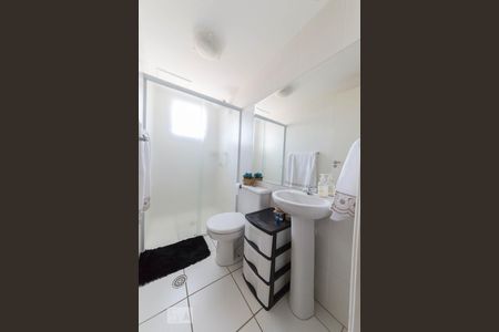 Banheiro de apartamento à venda com 2 quartos, 51m² em Jardim Nova Europa, Campinas