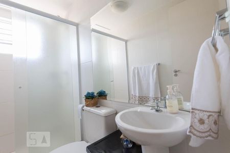 Banheiro de apartamento para alugar com 2 quartos, 51m² em Jardim Nova Europa, Campinas
