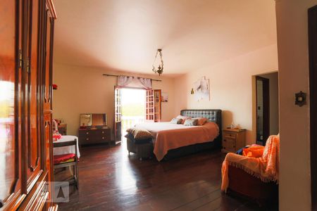 Casa à venda com 890m², 5 quartos e 5 vagasSuíte 2