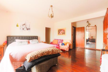 Casa à venda com 890m², 5 quartos e 5 vagasSuíte 2