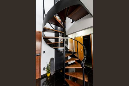 Apartamento para alugar com 78m², 1 quarto e 2 vagas Apartamento para alugar com 78m², 1 quarto e 2 vagasEscada