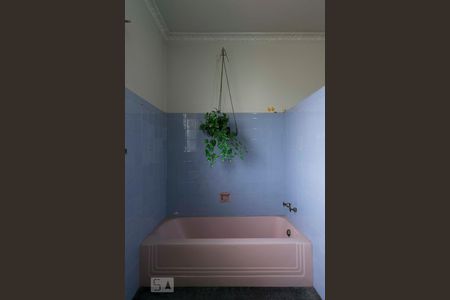 Casa à venda com 330m², 4 quartos e 2 vagas2o. Andar - Banheiro (Banheira)