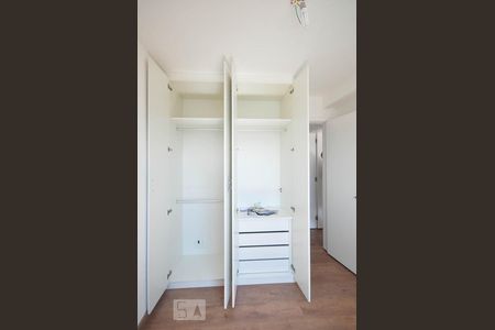 Apartamento para alugar com 63m², 2 quartos e 1 vagaArmário do quarto 