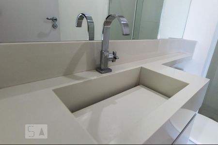 Banheiro de apartamento à venda com 2 quartos, 64m² em Melville Empresarial Ii, Barueri