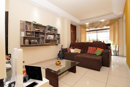 Sala. de apartamento para alugar com 2 quartos, 120m² em Copacabana, Rio de Janeiro