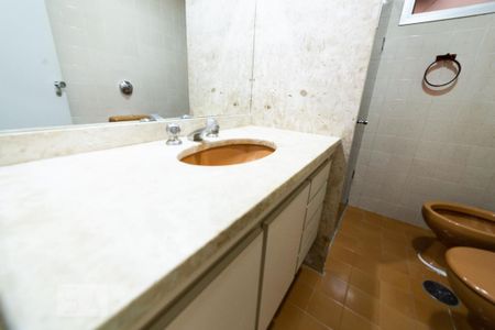 Banheiro de apartamento para alugar com 3 quartos, 102m² em Vila Sofia, São Paulo