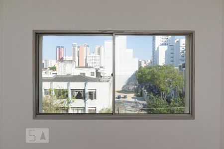 Janela do quarto de apartamento para alugar com 1 quarto, 29m² em Liberdade, São Paulo