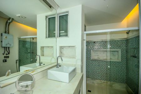 Banheiro de kitnet/studio para alugar com 1 quarto, 40m² em Copacabana, Rio de Janeiro