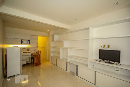 Sala de kitnet/studio para alugar com 1 quarto, 40m² em Copacabana, Rio de Janeiro