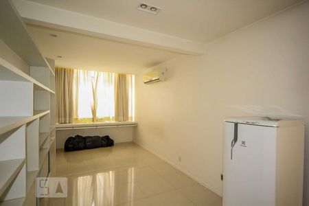 Sala de kitnet/studio para alugar com 1 quarto, 40m² em Copacabana, Rio de Janeiro