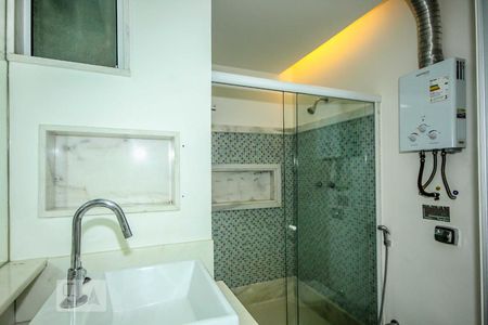 Banheiro de kitnet/studio para alugar com 1 quarto, 40m² em Copacabana, Rio de Janeiro