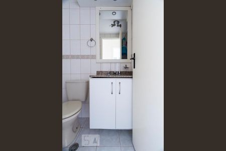 Banheiro social de apartamento para alugar com 2 quartos, 60m² em Saúde, São Paulo