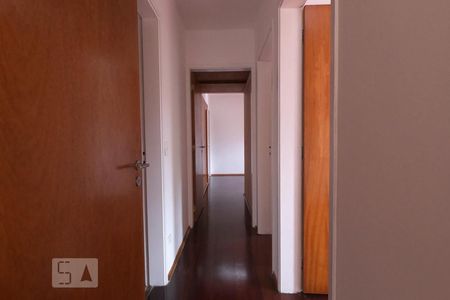 Corredor de apartamento à venda com 3 quartos, 120m² em Vila Suzana, São Paulo