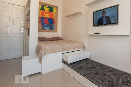 Gavetas da cama de kitnet/studio à venda com 1 quarto, 30m² em Laranjeiras, Rio de Janeiro