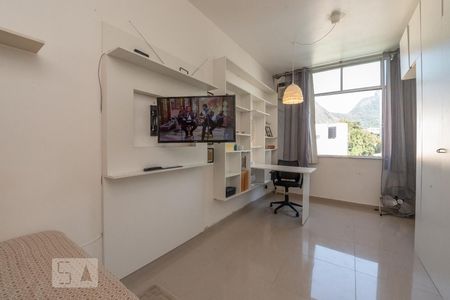 Quarto de kitnet/studio à venda com 1 quarto, 30m² em Laranjeiras, Rio de Janeiro