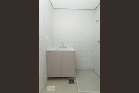 Banheiro da suíte de kitnet/studio para alugar com 1 quarto, 35m² em Vila Mariana, São Paulo