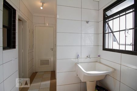 Apartamento à venda com 127m², 3 quartos e 3 vagas Apartamento à venda com 127m², 3 quartos e 3 vagasÁrea de Serviço