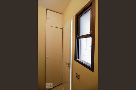 Apartamento à venda com 127m², 3 quartos e 3 vagas Apartamento à venda com 127m², 3 quartos e 3 vagasQuarto de Serviço