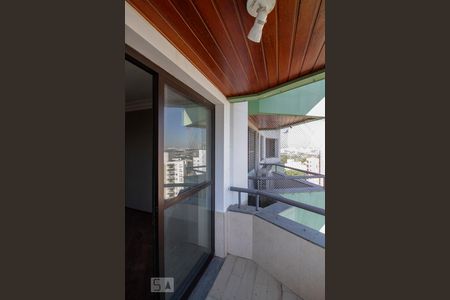 Apartamento à venda com 127m², 3 quartos e 3 vagas Apartamento à venda com 127m², 3 quartos e 3 vagasVaranda