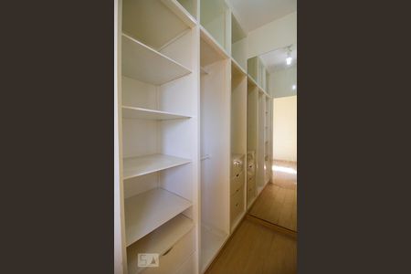 Apartamento à venda com 127m², 3 quartos e 3 vagas Apartamento à venda com 127m², 3 quartos e 3 vagasCloset