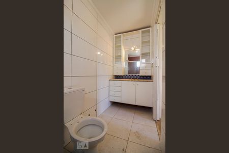 Apartamento à venda com 127m², 3 quartos e 3 vagas Apartamento à venda com 127m², 3 quartos e 3 vagasBanheiro da Suíte 2