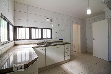 Apartamento à venda com 127m², 3 quartos e 3 vagas Apartamento à venda com 127m², 3 quartos e 3 vagasCozinha