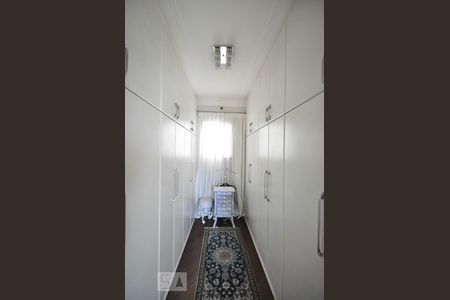 Apartamento para alugar com 340m², 4 quartos e 5 vagasArmário da suíte 4