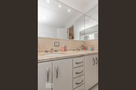 Apartamento à venda com 135m², 4 quartos e 3 vagas Apartamento à venda com 135m², 4 quartos e 3 vagasSuíte 1