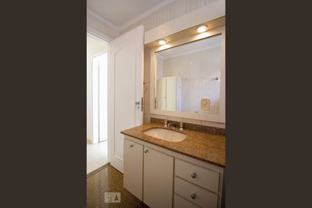 Apartamento para alugar com 160m², 4 quartos e 2 vagas Apartamento para alugar com 160m², 4 quartos e 2 vagasBanheiro