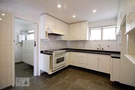 Apartamento para alugar com 160m², 4 quartos e 2 vagas Apartamento para alugar com 160m², 4 quartos e 2 vagasCozinha