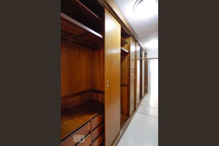 Apartamento para alugar com 160m², 4 quartos e 2 vagas Apartamento para alugar com 160m², 4 quartos e 2 vagasCloset