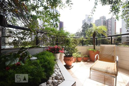 Apartamento para alugar com 212m², 4 quartos e 3 vagasVaranda