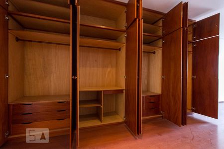 Casa para alugar com 355m², 5 quartos e 7 vagasArmários Quarto Suíte 4 