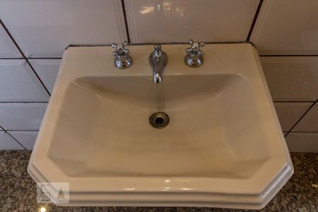 Casa para alugar com 355m², 5 quartos e 7 vagasPia do Banheiro Social 