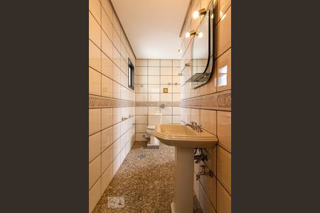 Casa para alugar com 355m², 5 quartos e 7 vagasBanheiro Social 