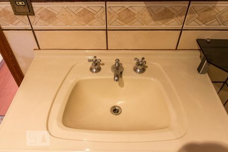 Casa para alugar com 355m², 5 quartos e 7 vagasPia do Banheiro da Suíte 