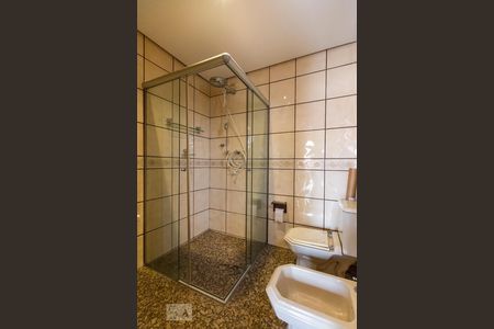 Casa para alugar com 355m², 5 quartos e 7 vagasBox do Banheiro da Suíte 