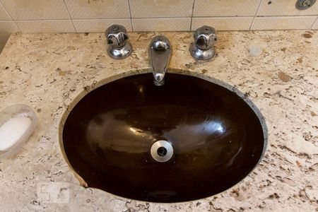 Casa à venda com 90m², 3 quartos e 1 vagaPia do Banheiro Social Piso Inferior 