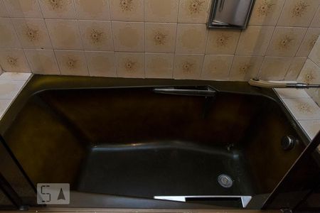 Casa à venda com 90m², 3 quartos e 1 vagaBanheira do Banheiro Social Piso Inferior 