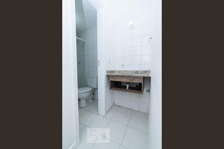 Banheiro Social de apartamento à venda com 2 quartos, 68m² em Centro, Niterói