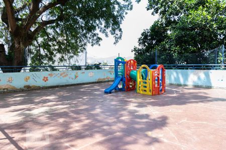 Apartamento à venda com 68m², 2 quartos e 1 vaga Apartamento à venda com 68m², 2 quartos e 1 vagaPlayground