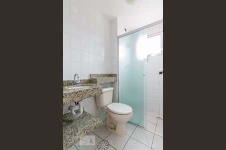 Banheiro de apartamento à venda com 2 quartos, 56m² em Vila Valparaíso, Santo André