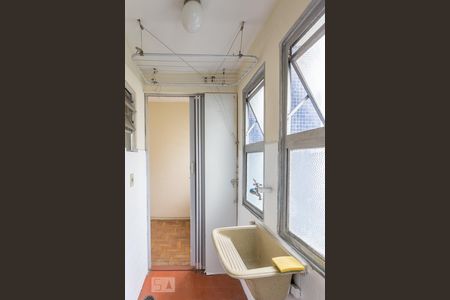 Apartamento à venda com 96m², 2 quartos e sem vaga Apartamento à venda com 96m², 2 quartos e sem vagaLavanderia