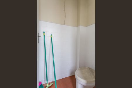 Apartamento à venda com 96m², 2 quartos e sem vaga Apartamento à venda com 96m², 2 quartos e sem vagaBanheiro de serviço