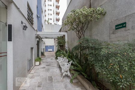 Apartamento à venda com 96m², 2 quartos e sem vaga Apartamento à venda com 96m², 2 quartos e sem vagaPátio do prédio