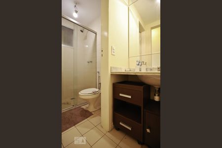 Banheiro de apartamento à venda com 2 quartos, 58m² em Vila Andrade, São Paulo